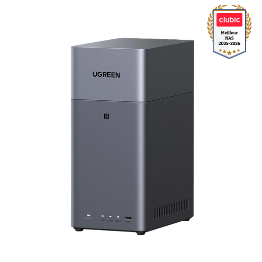 Serveur NAS UGREEN DH2300 gris avec badge Clubic « Meilleur NAS 2025-2026